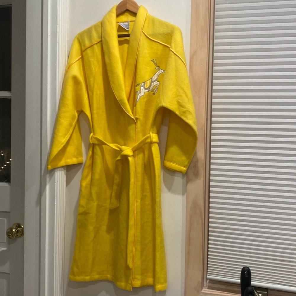Yellow robe, one size, warm and cozy